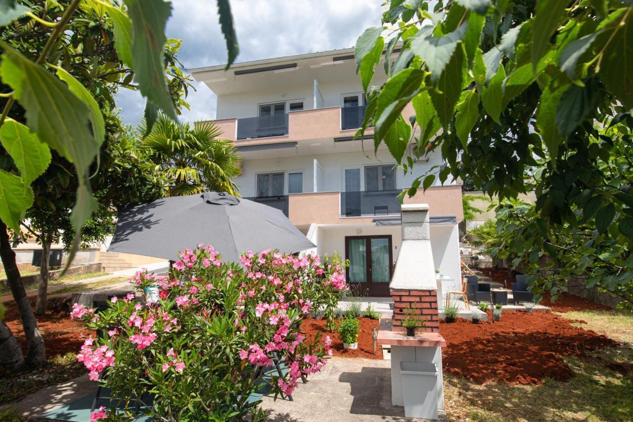 Oleander Apartment